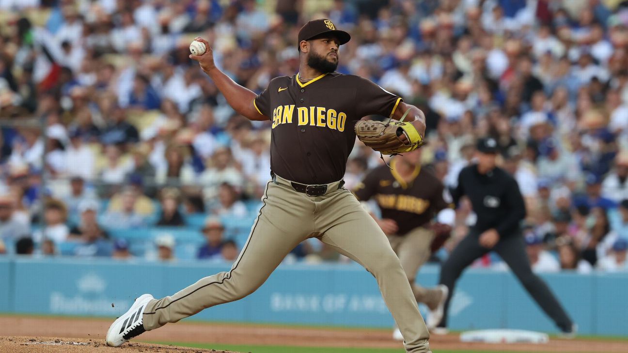 Padres' Vasquez hospitalized after fainting, in stable condition