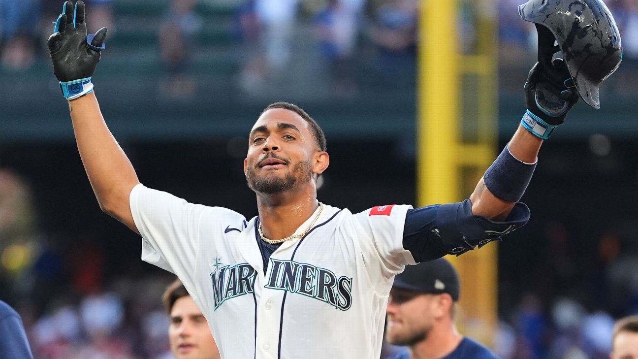 Julio Rodriguez returns, knocks in winning run for Mariners