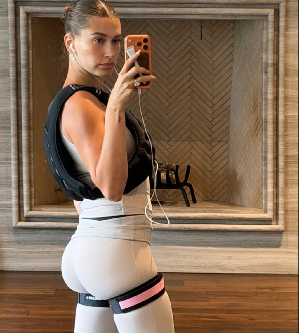It started with Hailey Bieber's gym selfie (Photo: Screenshot) רצועות התעמלות
