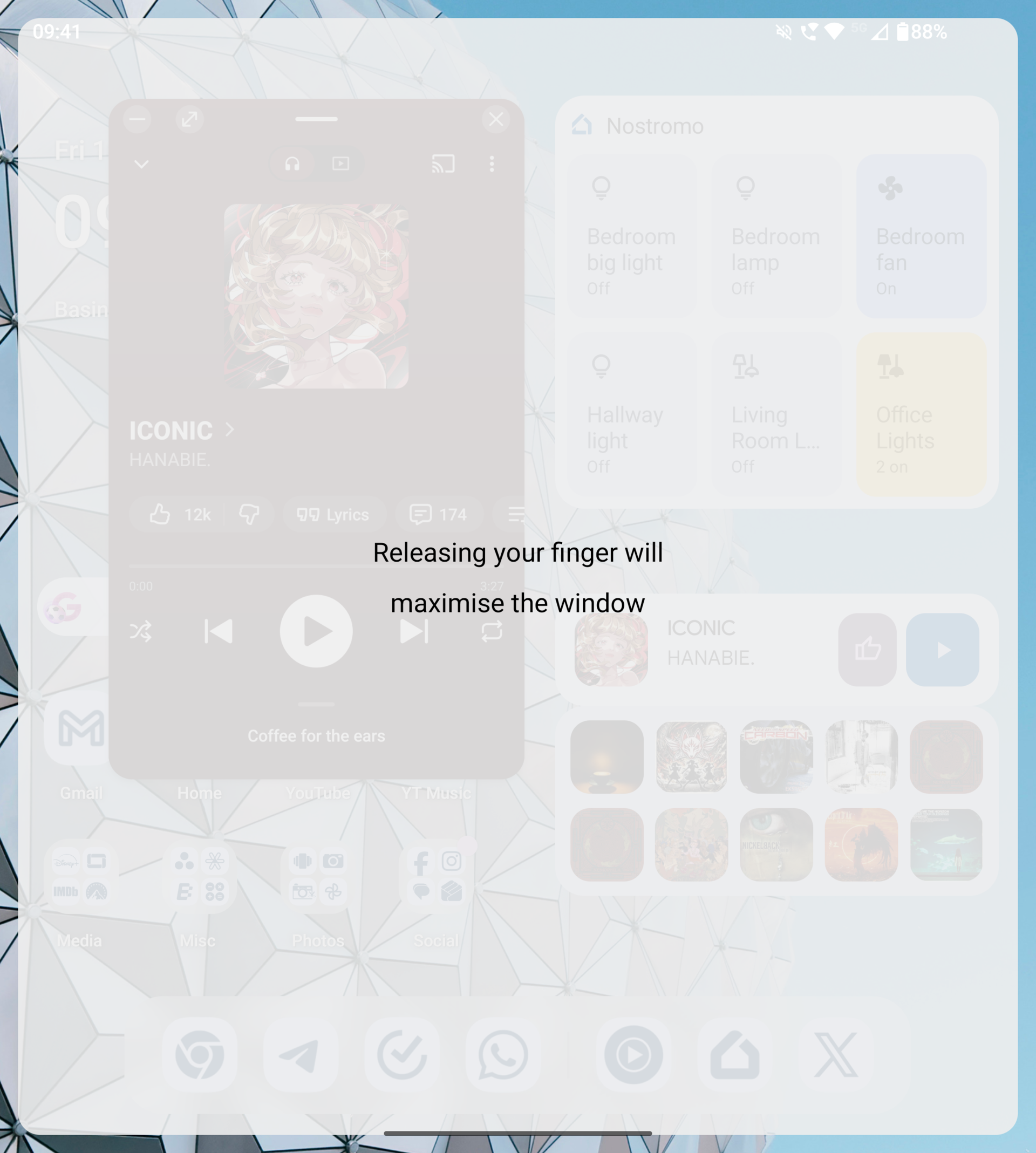razr fold multitask 2