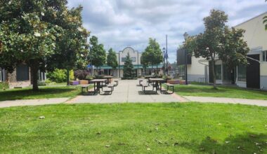 5 places to read a book outside in downtown Cloverdale this summer