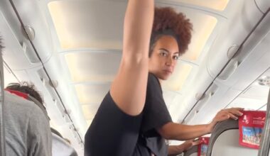 Fitness influencer turns airplane aisle into workout space