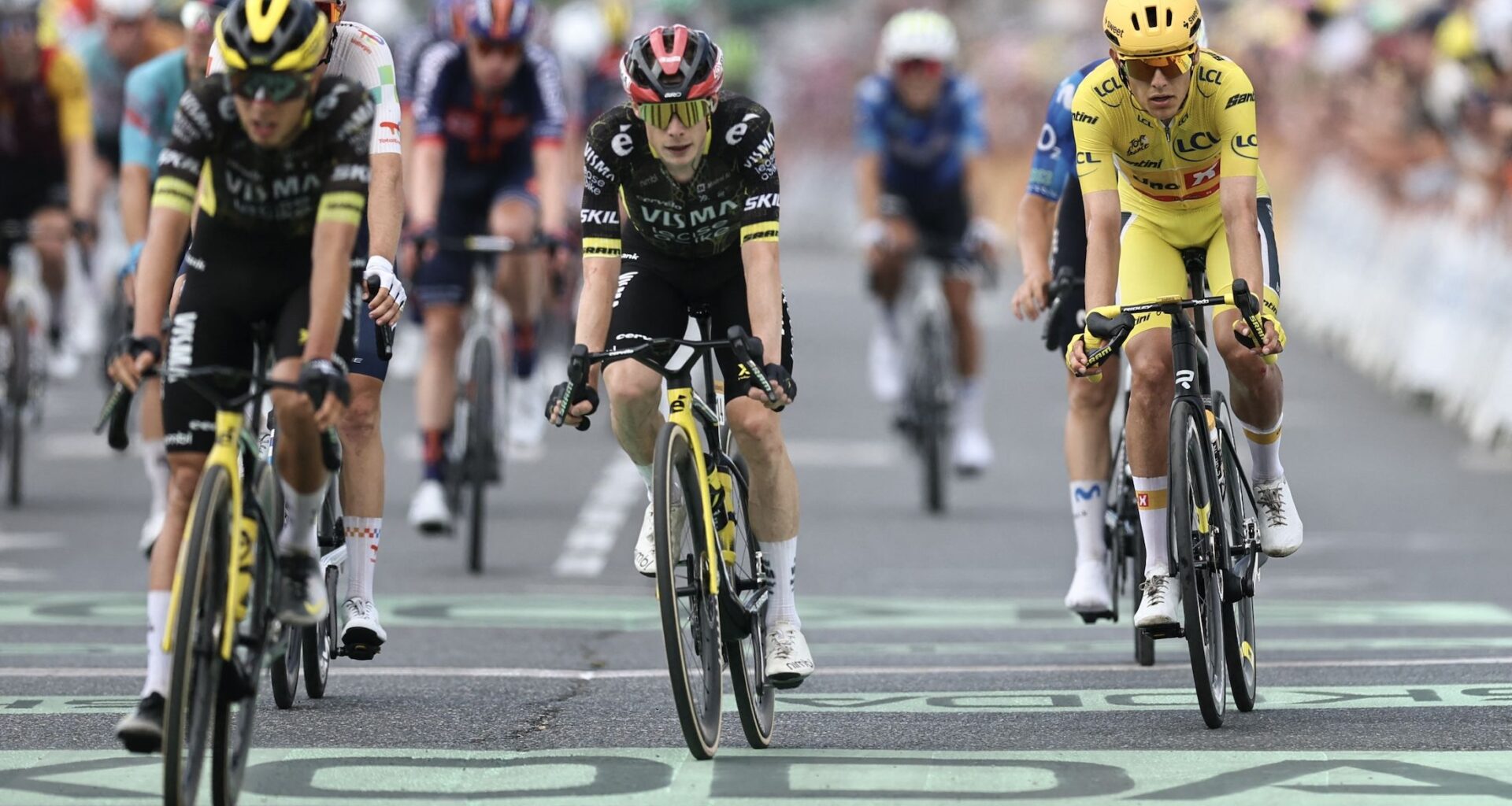 Drama for Jonas Vingegaard in Tour de France sprint stage, finishes on teammate's bike after late crash