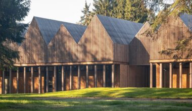 This Lithuanian Forest Retreat Glows Like a Lantern at the Edge of the Trees
