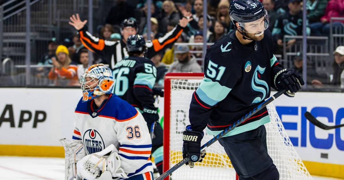 Vancouver Canucks Trade Generator: Is getting Shane Wright out of Seattle the wrong move?