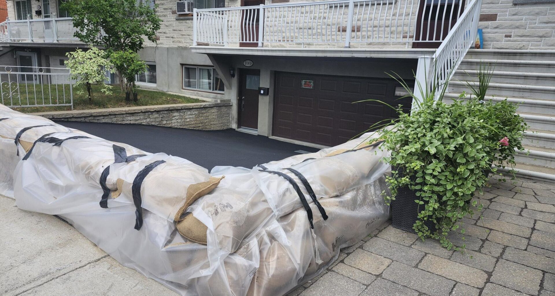 Saint-Leonard residents call for permanent solution to flooding after borough sandbags homes