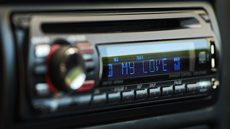 DIN standardized car CD player head unit