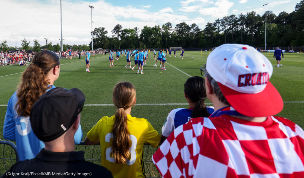 Fans watching Croatia National soccer team practice (© Igor Kralj/Pixsell/MB Media/Getty Images)