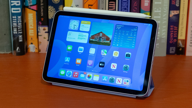 The home screen of the iPad Mini 2024.