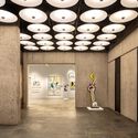 © Stefan Ruiz, Courtesy of Sotheby's Sotheby’s Global Headquarters at the Breuer / Herzog & de Meuron + PBDW Architects - Interior Photography, Lighting