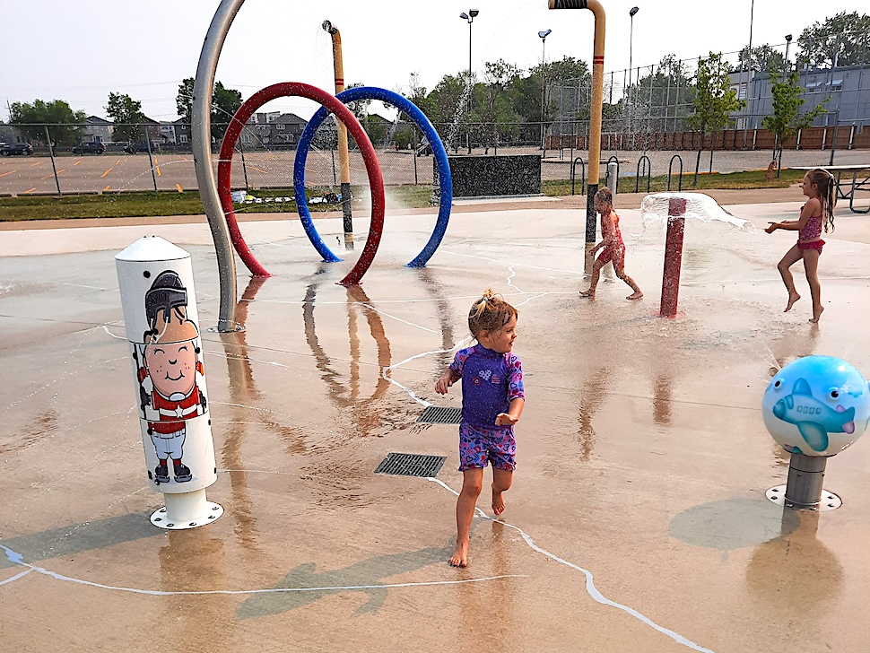Winnipeg spray pads extend hours during heat