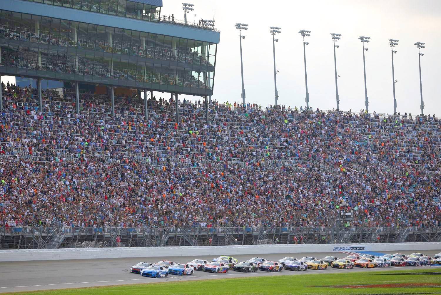 Denny Hamlin, driver of the #11 Progressive Insurance Toyota, and Kyle Larson, driver of the #5 HendrickCars.com Chevrolet, lead the field to start the NASCAR Cup Series eero 400 at Chicagoland Speedway on July 05, 2026 in Joliet, Illinois. (Photo by James Gilbert/Getty Images for NASCAR)