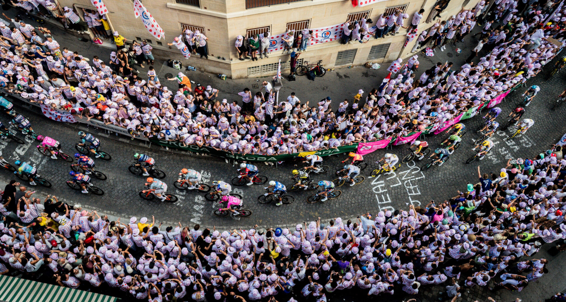 The Tour de France’s Montmartre experiment is the best thing to happen to cycling for years – but please, ASO, make it count for the GC next time; “It’s too hard to answer!” Pogačar and Evenepoel baffled by climate change question + more on the live blog - Cycling News | Bike Reviews