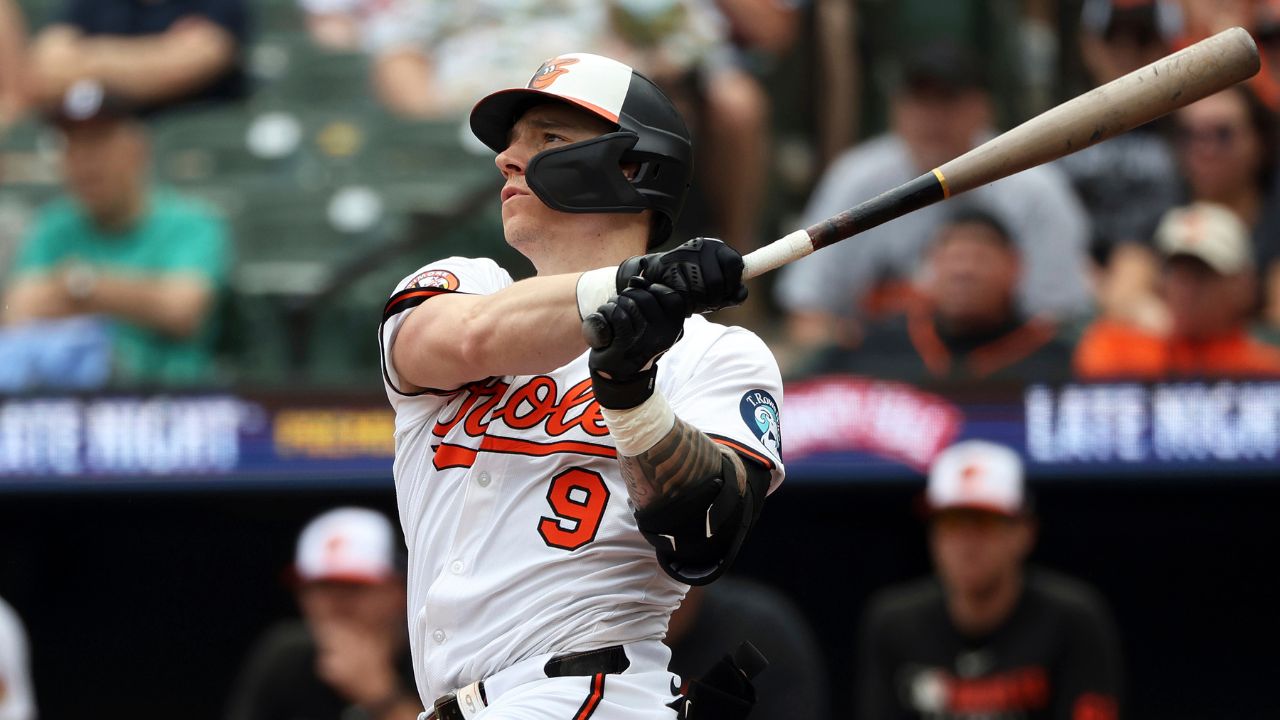 Canada's Tyler O'Neill exits vs. Red Sox with apparent injury