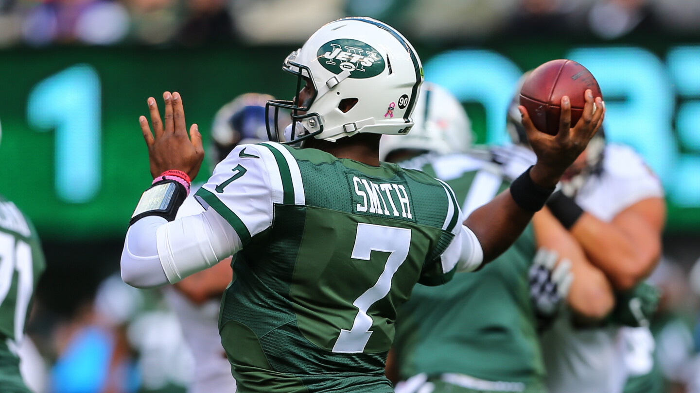 Geno Smith "hates" the fact that he created a potential "distraction" for Jets