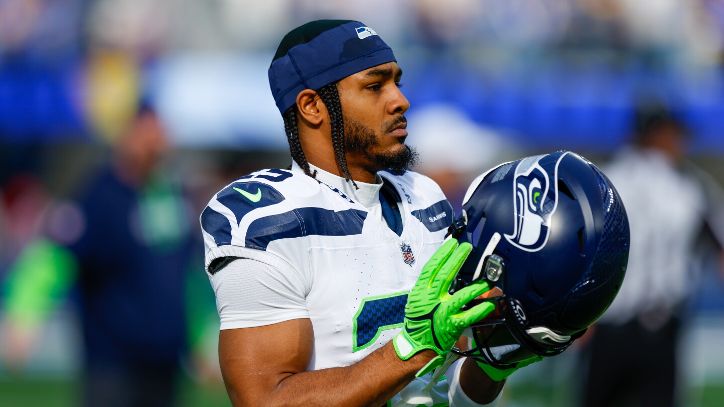 Seahawks cut RB Kenny McIntosh