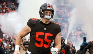 Ravens agree to one-year deal with C Ethan Pocic