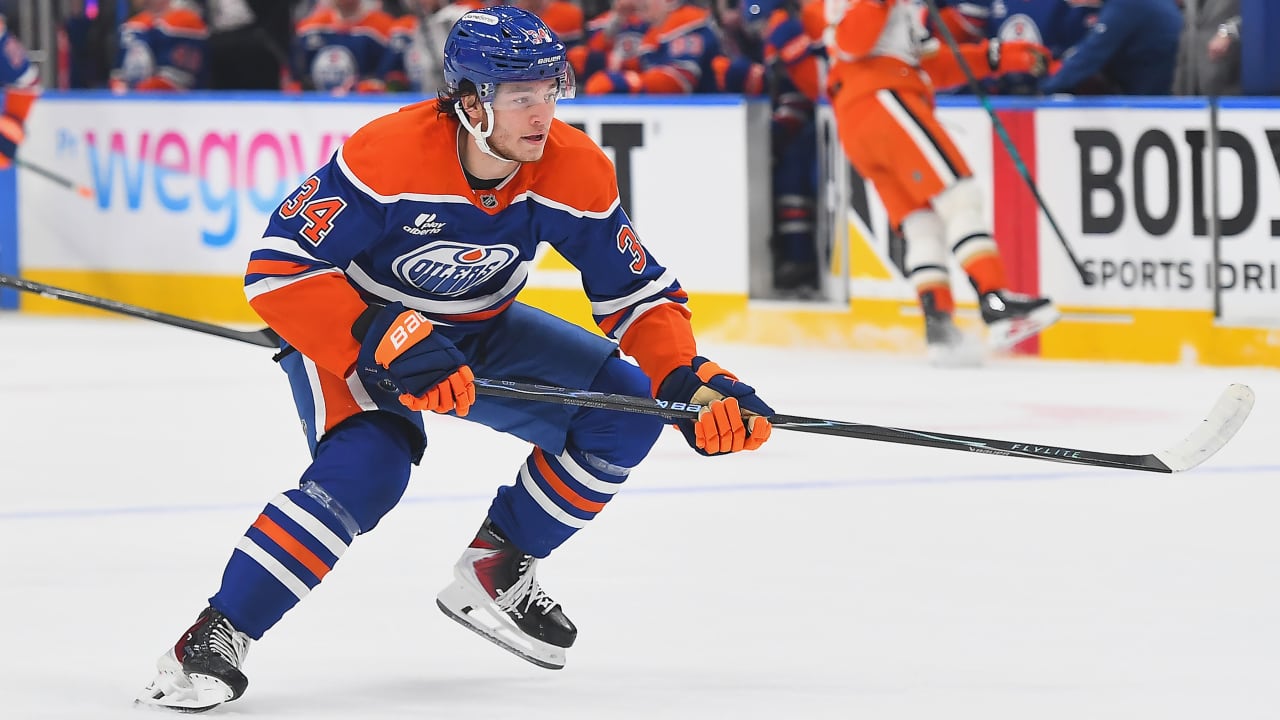 Dach signs 2-year, $2.4 million contract with Oilers