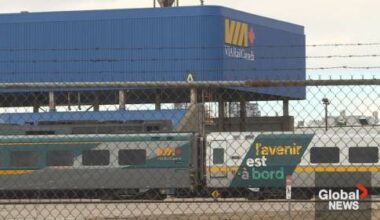 Federal government announces plan to build new Via Rail locomotives in Montreal