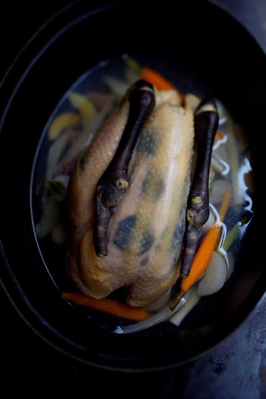 Poularde demi-deuil, or 