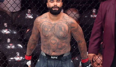 Steveson wins UFC debut with 1st-round KO