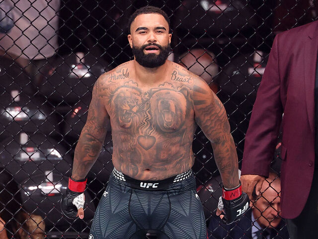 Steveson wins UFC debut with 1st-round KO