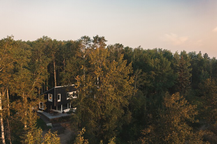 Wabamun Lake Cabin  / Josh Kjenner - Exterior Photography, Wood, Forest