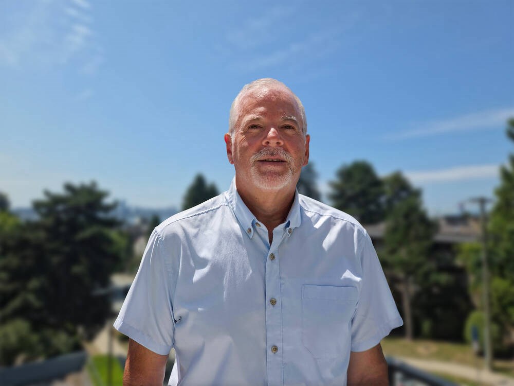 Who is running for North Vancouver mayor?