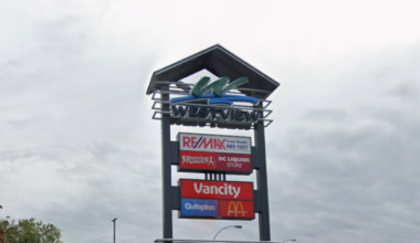North Vancouver mall closed after shots fired - Global News