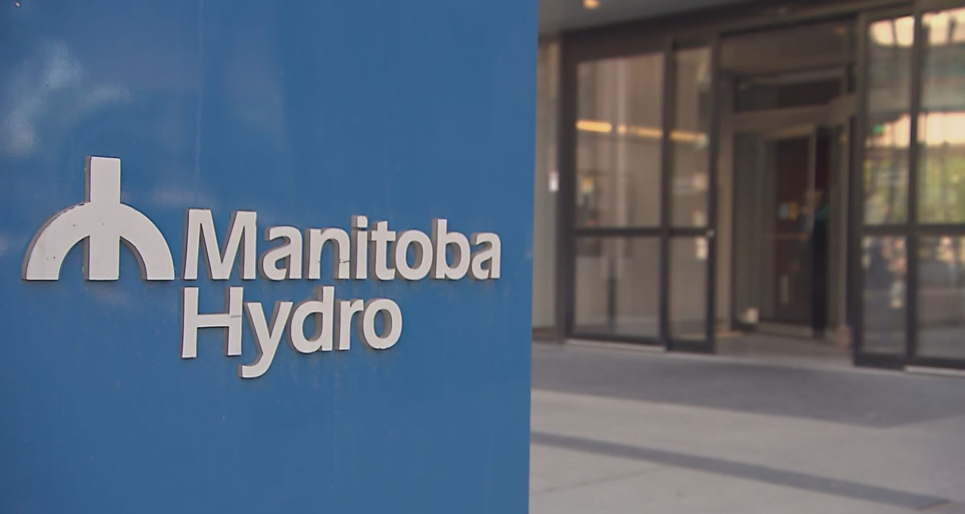 28,000 homes still without power in southern Manitoba after severe storm