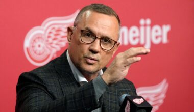 Steve Yzerman abruptly steps down as GM of Detroit Red Wings