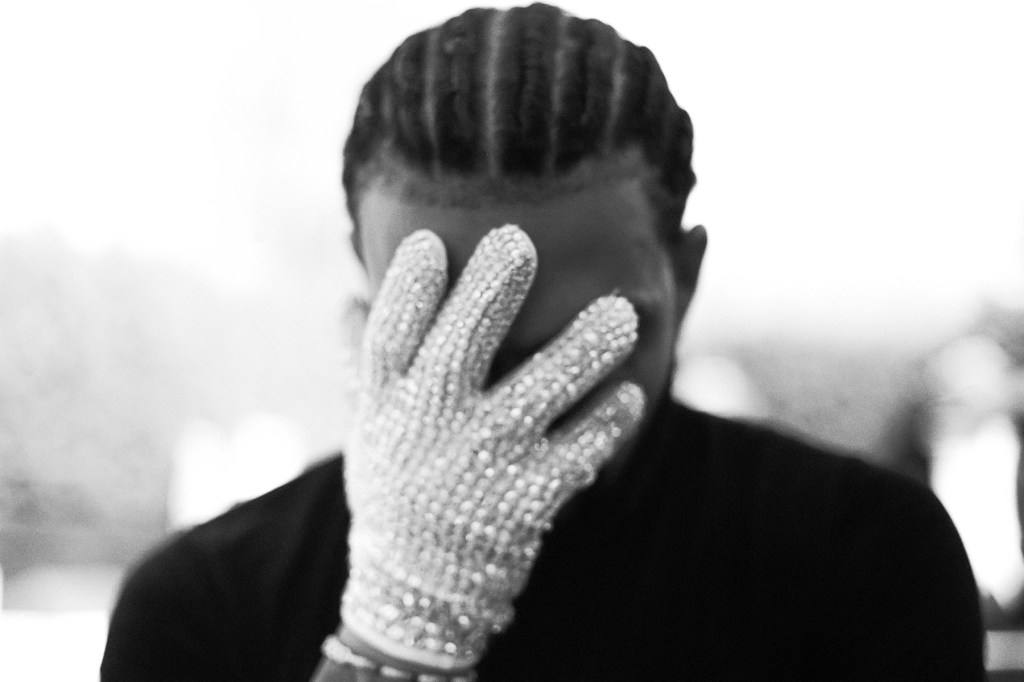 Drake's 'Shebang' Is No. 1 on Rhythmic Airplay, His 4th From 'ICEMAN'