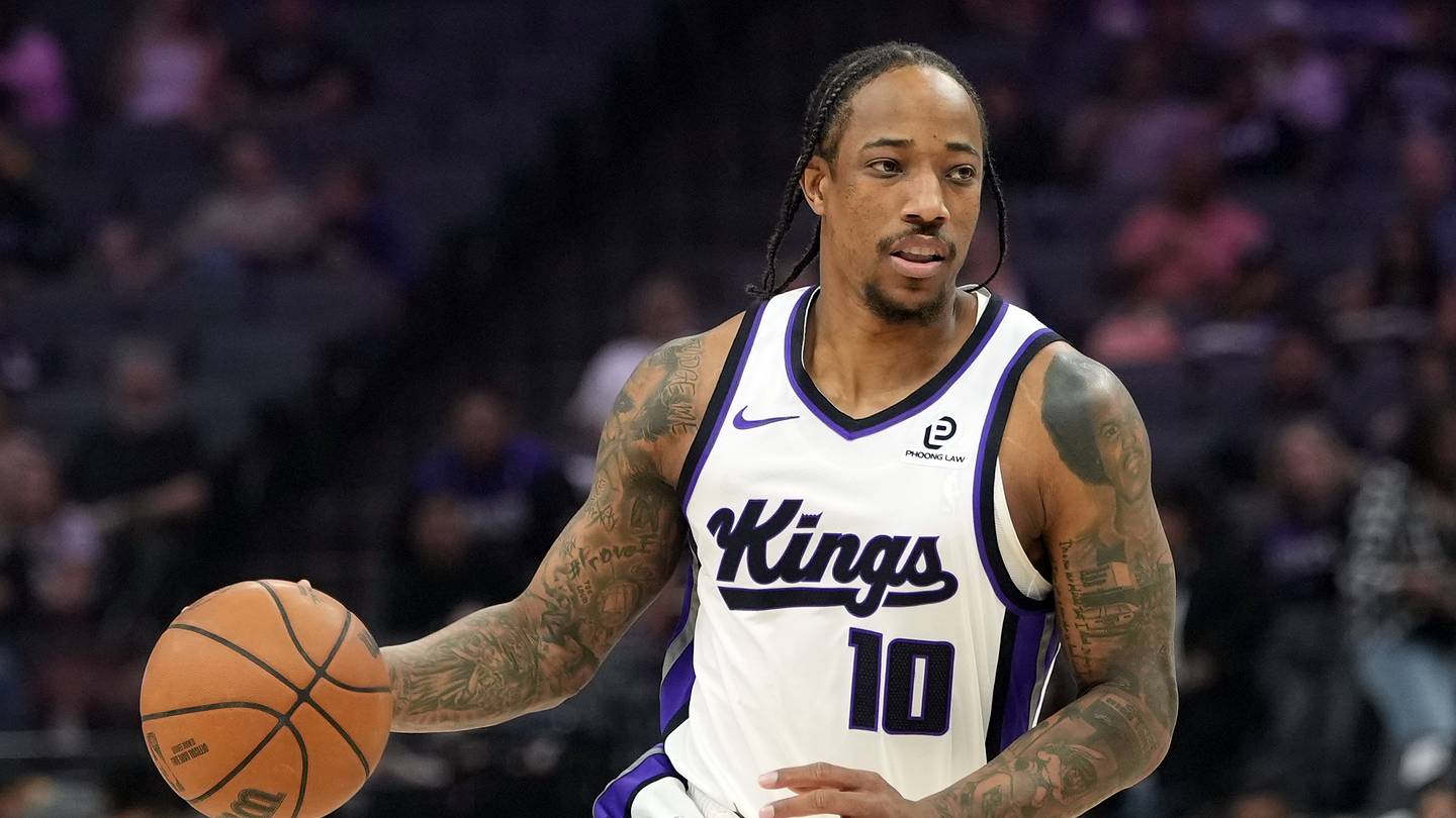 Pros and Cons of Cavaliers Pursuing Demar DeRozan in Free Agency