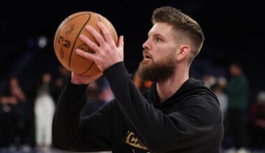 Cleveland Cavaliers forward Dean Wade (32) warms up before the game against the New York Knicks at Madison Square Garden.
