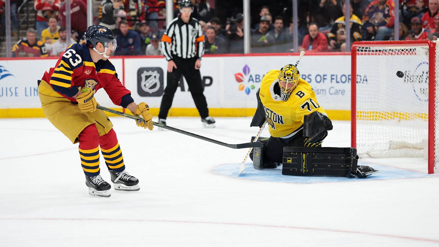 Pittsburgh Penguins captain Sidney Crosby and Washington Capitals captain Alex Ovechkin