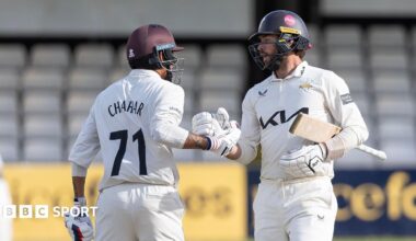 Ben Foakes shakes hands with Rahul Chahar