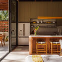 © Alvaro Fonseca – Depth Lens Linea House / Instinto Estudio - Interior Photography, Kitchen, Wood, Table, Countertop, Chair