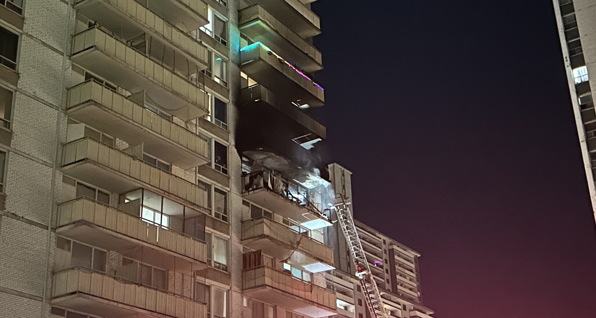 Four injured after early‑morning Toronto apartment fire