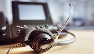 Wait times for Quebec's 811 health line are exploding. What's the holdup?