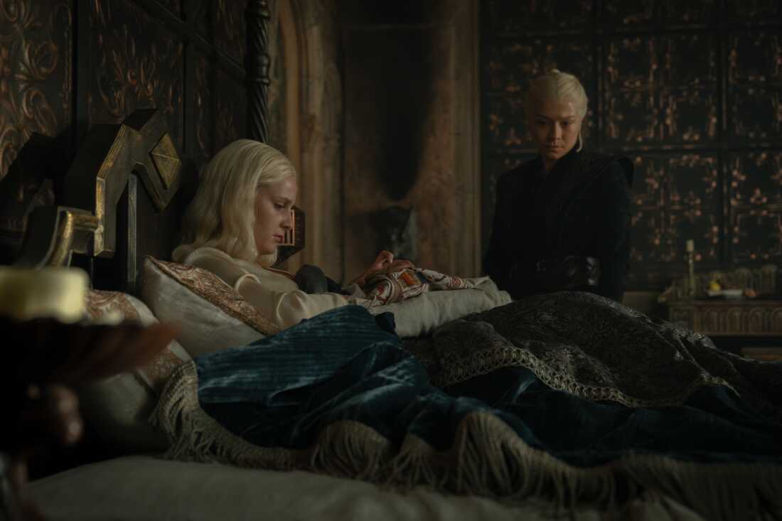 Helaena (Phia Saban) and Rhaenyra (Emma D’Arcy).