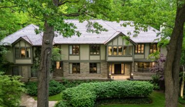 This nearly $13M Toronto mansion features a private tennis court and a kitchen handcrafted in Belgium – CP24
