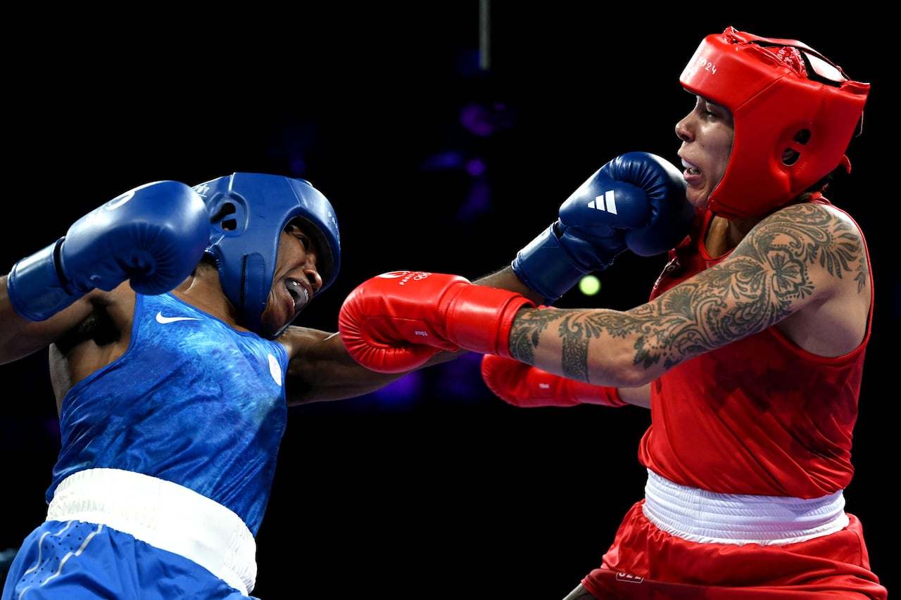 Two boxers compete.
