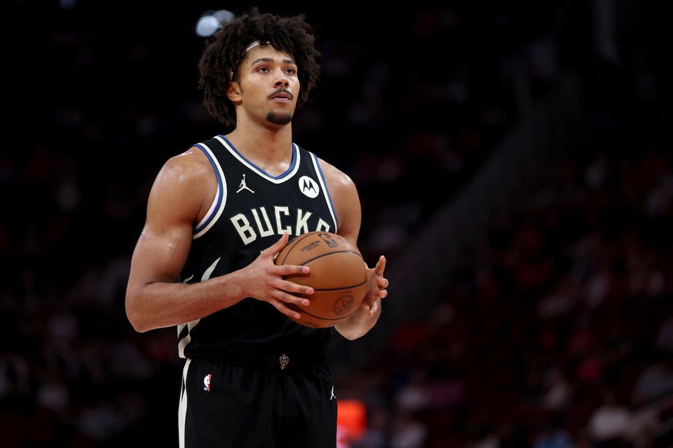 Milwaukee Bucks v Houston Rockets