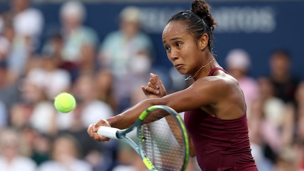 Canada's Leylah Fernandez moves into 3rd round of National Bank Open