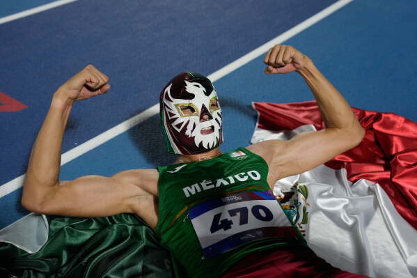 Mexico's Erick Portillo celebrates after winning the gold medal in the men's high jump final at the Central American and Caribbean Games in Santo Domingo, Dominican Republic, Monday, Aug. 3, 2026. (AP Photo/Fernando Vergara)