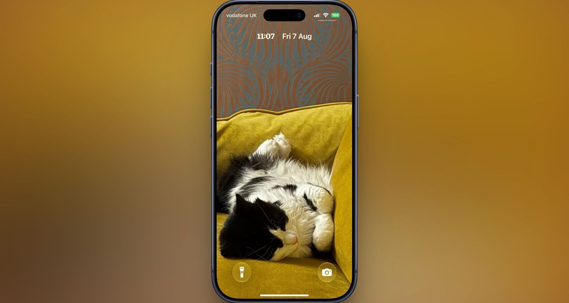 iOS 27's New Compact Clock Gives Your Wallpaper Room to Breathe
