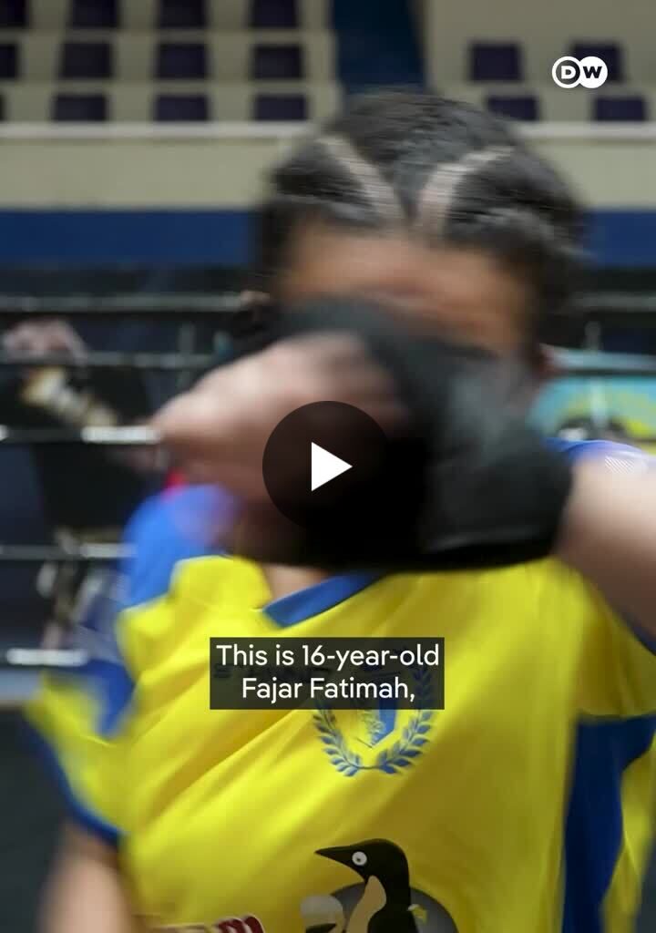 Pakistani female boxer: Punching through barriers One of Pakistan’s most promising young female boxers is inspiring a generation of girls to chase their dreams.