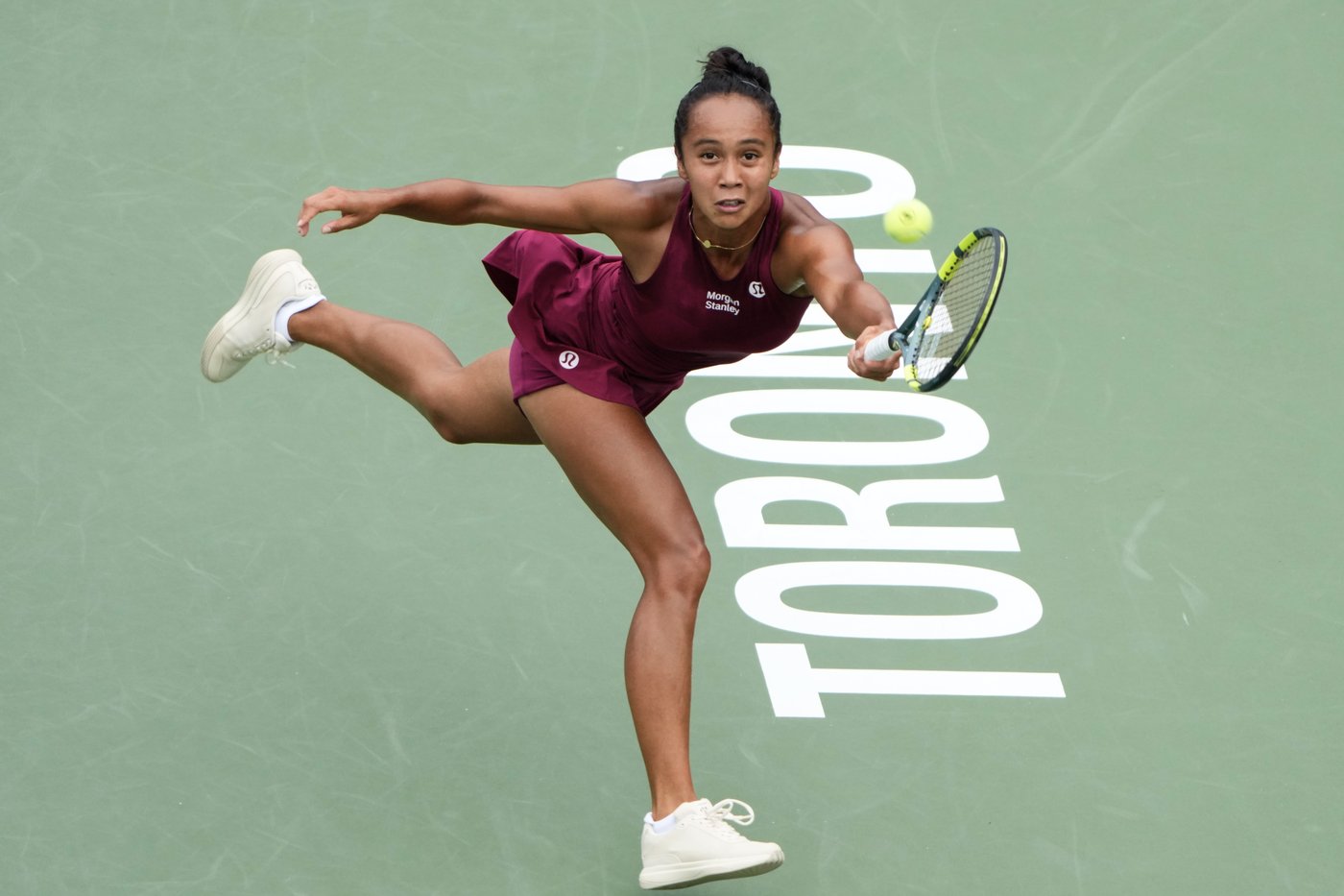 Canada’s Fernandez upsets Andreeva in third-round match at NBO Toronto