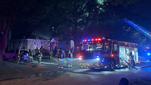 Man dead after house fire in Etobicoke, Fire Marshal notified: Toronto Fire chief