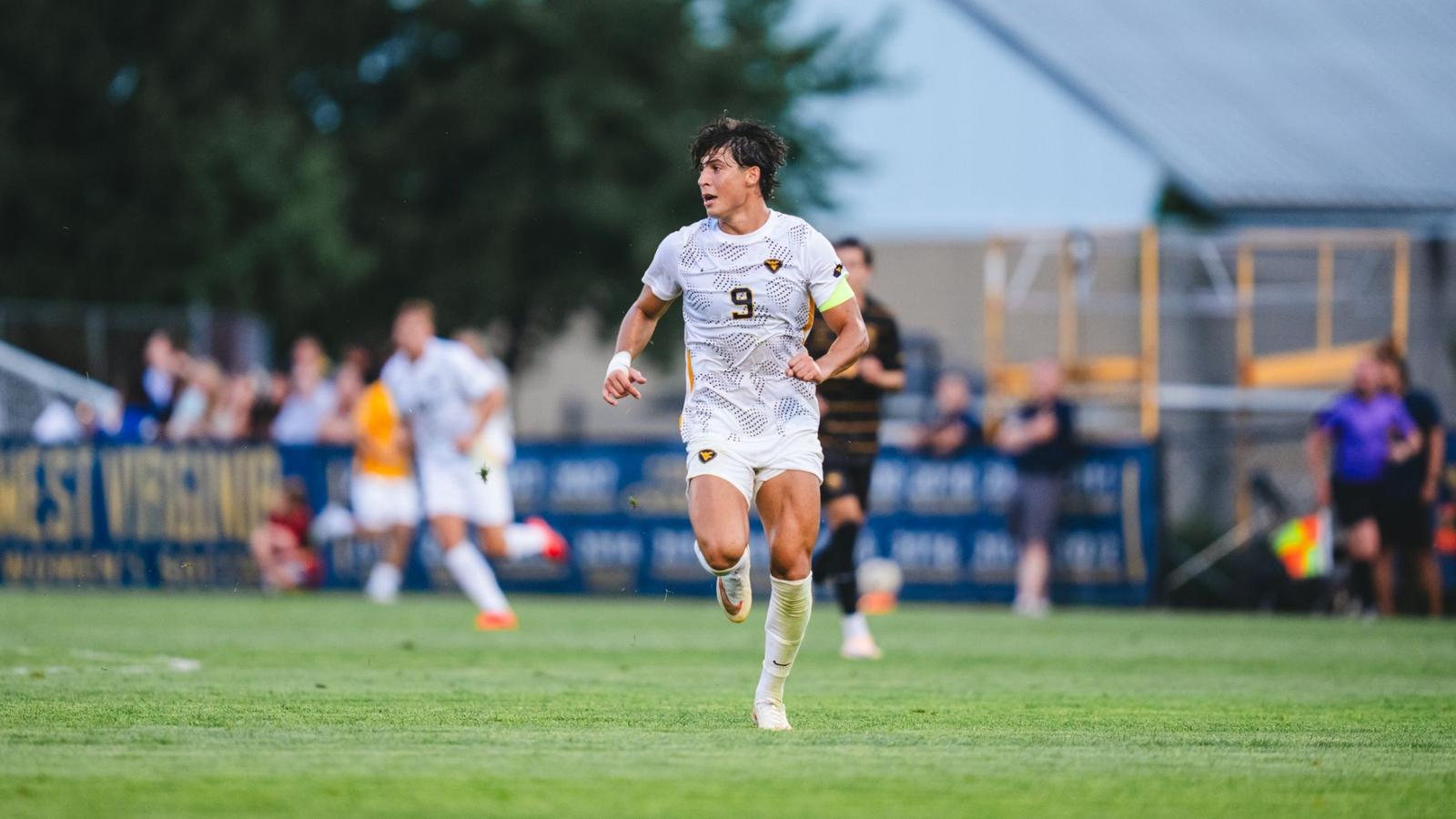 Pozos Named Forward to Watch by United Soccer Coaches